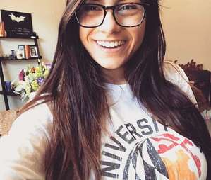 Scammer with photos of Mia Khalifa CGLUgLHoyb1Oki_x8rdNxSl-GgtGIbl6bse8dY6v6DV4PPlEAoUUuimMqNPYA40f